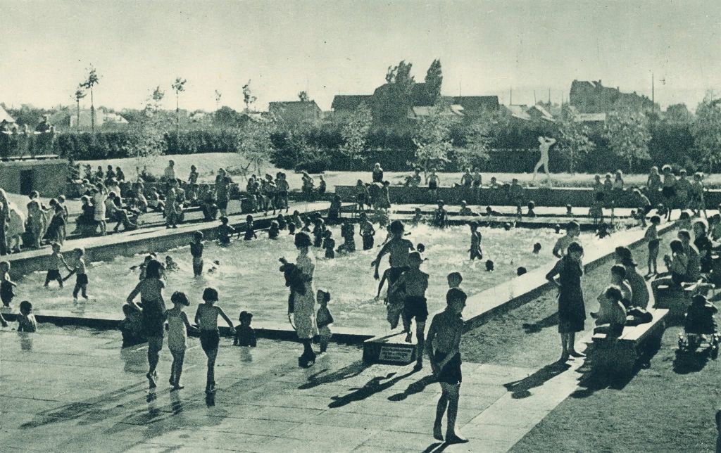 Trešjevka, dječji bazen, naselje Prve hrvatske štedionice (današnja Kostelska - Zorkovačka - Mihovljanska ulica, Trešnjevci) oko 1950. godine